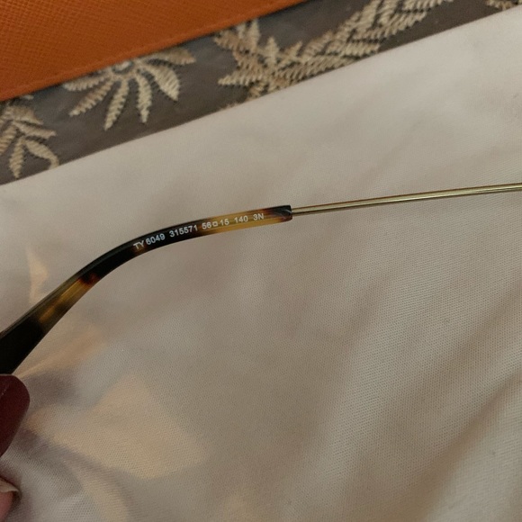 Samel❗️New Tory Burch sunglasses 😍 - Picture 5 of 6